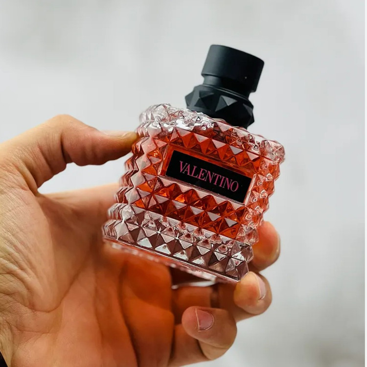 ادکلن دکانتی والنتینو دونا بورن این روما 50 میل