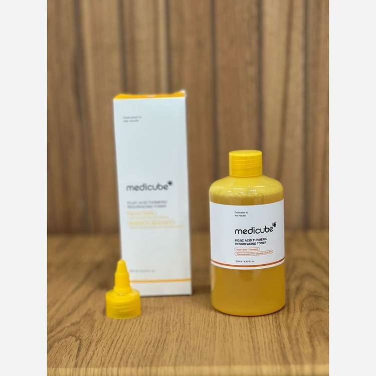 تونر زردچوبه مدیکیوب کوجیک اسید لایه بردار و روشن کننده 250 میل